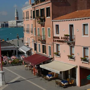 https://ca-formenta.hotelslidodijesolo.com